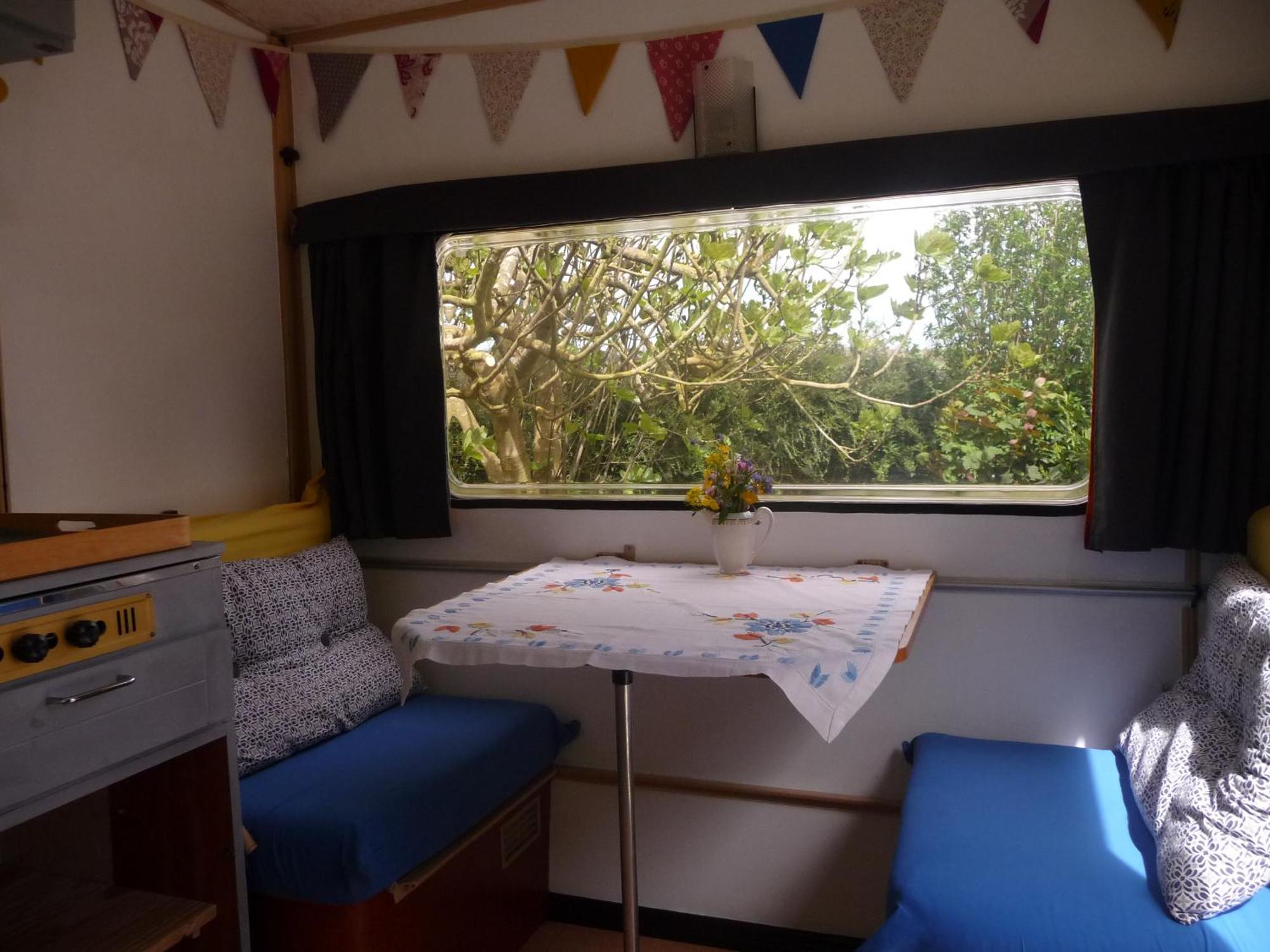 Bretagne Chambre D'Hotes Suite 53M2 Et Caravane Vintage Avec Cuisine Et Salle De Bains Privees Brittany B&B 53M2 Suite And Vintage Caravan Glamping With Private Kitchen And Bathroom Pleumeur-Gautier Экстерьер фото