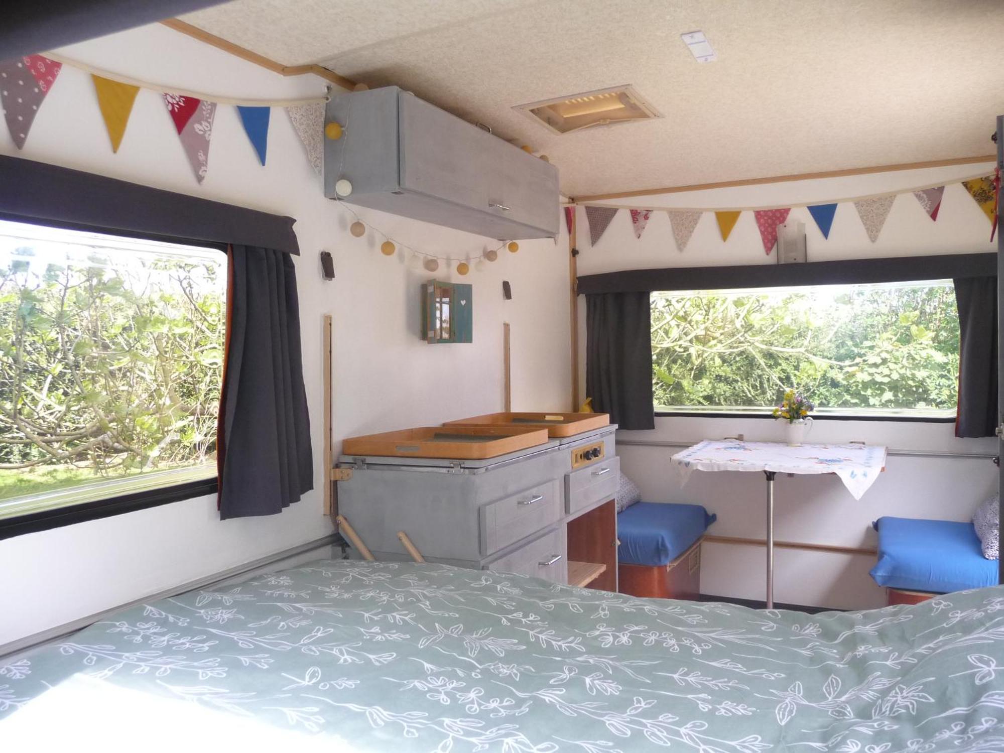 Bretagne Chambre D'Hotes Suite 53M2 Et Caravane Vintage Avec Cuisine Et Salle De Bains Privees Brittany B&B 53M2 Suite And Vintage Caravan Glamping With Private Kitchen And Bathroom Pleumeur-Gautier Экстерьер фото
